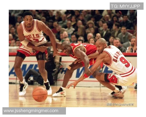 鲍尔在对阵尼克斯的精彩表现引发球迷热议与媒体关注